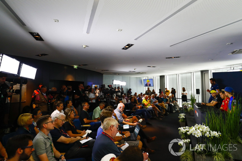 Sergio Perez, Force India, Nico Hulkenberg, Renault Sport F1 Team, Sebastian Vettel, Ferrari, y Brendon Hartley, Toro Rosso, en rueda de prensa