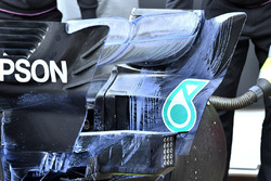 Mercedes-AMG F1 W09, con vernice aerodinamica sull'ala posteriore