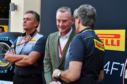 Sean Bratches, Formula One Managing Director, operazioni commerciali, Roberto Boccafogli, Capo delle Comunicazioni F1 Pirelli e Mario Isola, Direttore Sportivo Pirelli alla presentazione delle Pirelli 2018