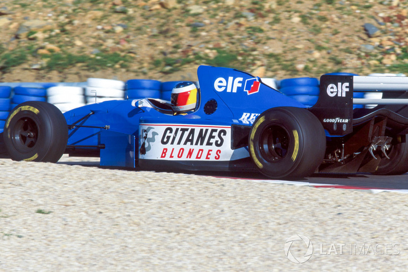 Michael Schumacher teste la Ligier JS39B Renault pour évaluer le moteur Renault V10