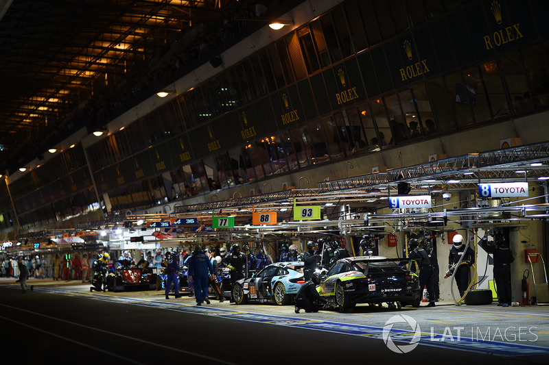 #93 Proton Competition Porsche 911 RSR: Patrick Long, Abdulaziz Al Faisal, Mike Hedlund