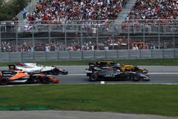 Romain Grosjean, Haas F1 Team VF-17, Jolyon Palmer, Renault Sport F1 Team RS17, Stoffel Vandoorne, M