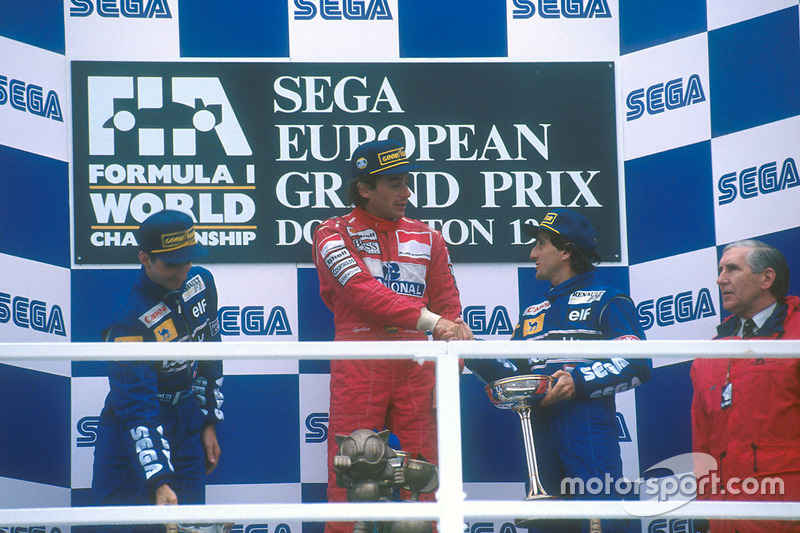 Podium: winner Ayrton Senna, McLaren MP4/8 Ford, second place Damon Hill, Williams FW15C Renault, th