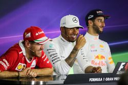 Sebastian Vettel, Ferrari, Lewis Hamilton, Mercedes AMG F1 and Daniel Ricciardo, Red Bull Racing