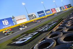 Kurt Busch, Stewart-Haas Racing Ford, Dale Earnhardt Jr., Hendrick Motorsports Chevrolet