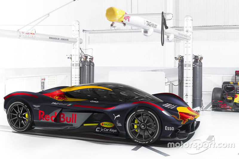 Aston Martin RB 001 dengan corak Red Bull Racing