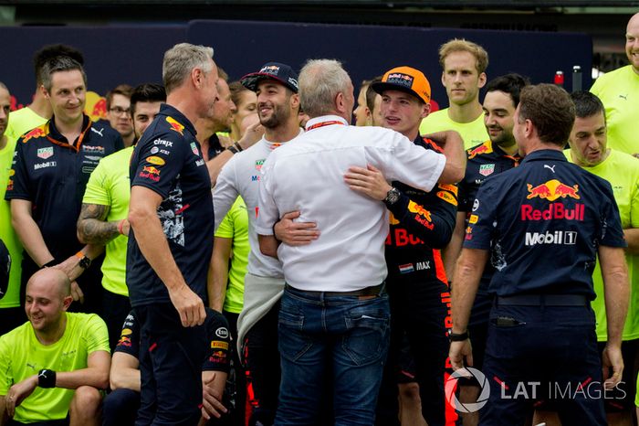 Daniel Ricciardo, Red Bull Racing y el ganador, Max Verstappen, Red Bull Racing celebra, Christian Horner, Red Bull Racing, Dr Helmut Marko, Red Bull.
