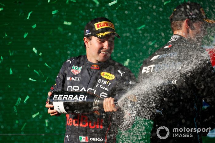 Podio: segundo lugar Sergio Pérez, Red Bull Racing