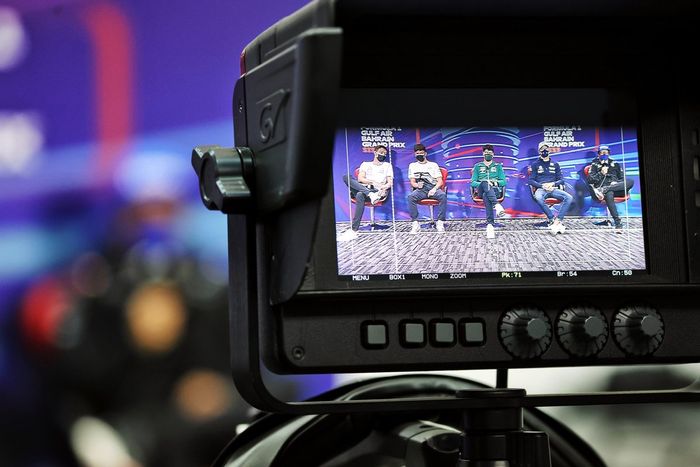 George Russell, Mercedes-AMG, Pierre Gasly, Scuderia AlphaTauri, Lance Stroll, Aston Martin, Nicholas Latifi, Williams Racing, Fernando Alonso, Alpine F1 Team, son filmados