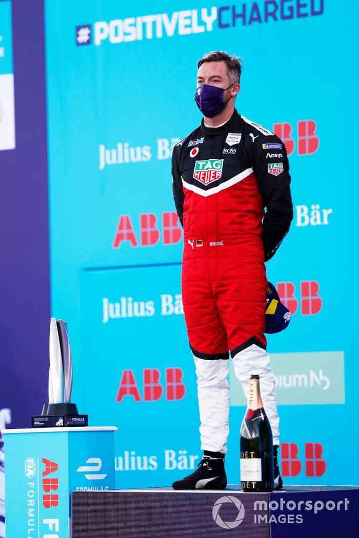 Podio: segundo lugar Andre Lotterer, Tag Heuer Porsche
