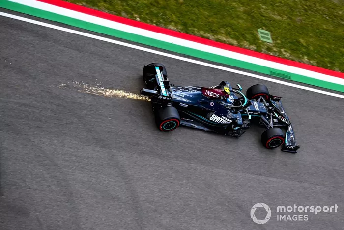 Valtteri Bottas, Mercedes W12 sacando chispas