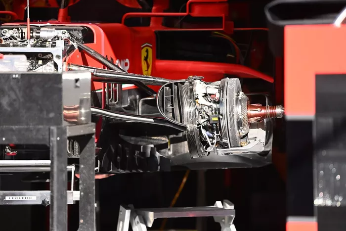 Detalle del freno delantero del Ferrari SF1000