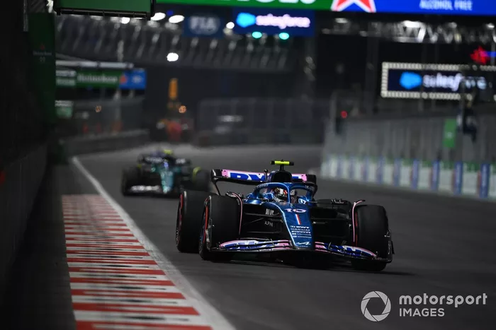 Pierre Gasly, Alpine A523, Fernando Alonso, Aston Martin AMR23