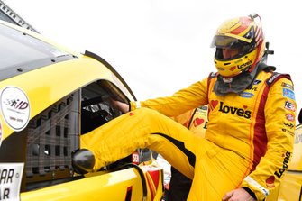 Michael McDowell, Front Row Motorsports, Ford Mustang Love's Travel Stops