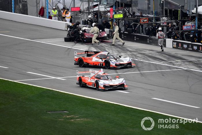 #6 Acura Team Penske Acura DPi, DPi: Juan Pablo Montoya, Dane Cameron, Simon Pagenaud, #7 Acura Team Penske Acura DPi, DPi: Helio Castroneves, Ricky Taylor, Alexander Rossi, #77 Mazda Team Joest Mazda DPi, DPi: Oliver Jarvis, Tristan Nunez, Timo Bernhard, Rene Rast