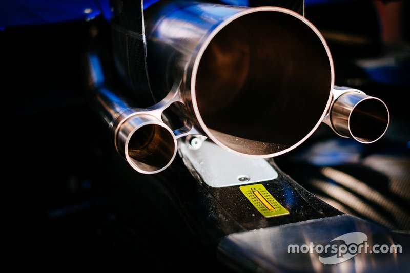 Mercedes AMG F1 W10, dettaglio dello scarico