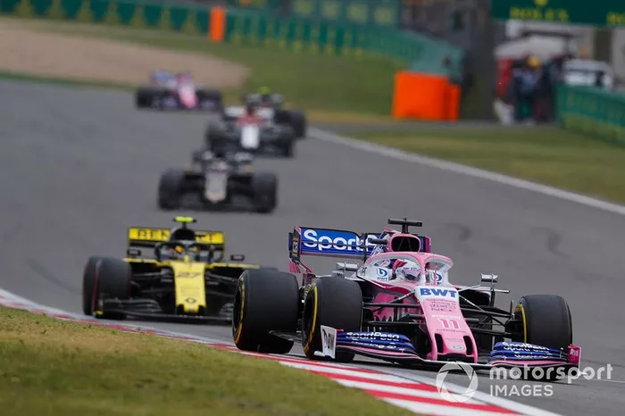 Sergio Perez, Racing Point RP19, y Nico Hulkenberg, Renault F1 Team R.S. 19
