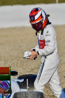 Kimi Raikkonen, Alfa Romeo Racing C38, spins into the gravel on the opening morning of testing