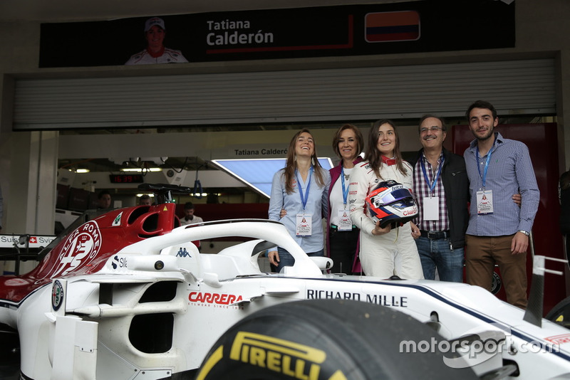 Tatiana Calderón, Sauber C37 piloto de prueba con su familia