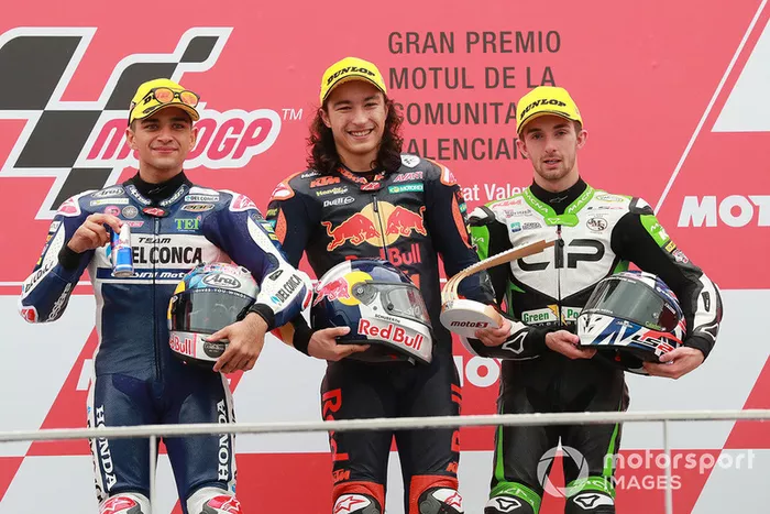 Podio: ganador, Can Oncu, Red Bull KTM Ajo, segundo, Jorge Martin, Del Conca Gresini Racing, tercero John McPhee, CIP Green Power