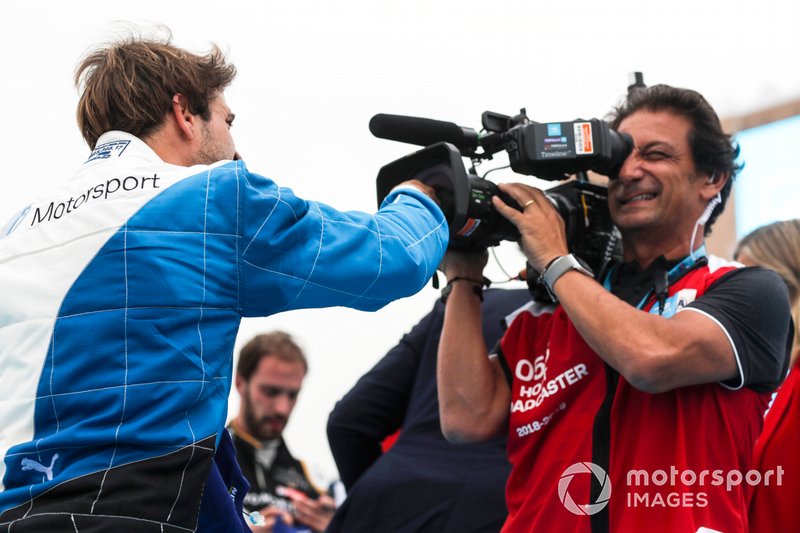 Race winner Antonio Felix da Costa, BMW I Andretti Motorsports and Jean-Michel Tibi, Cameraman