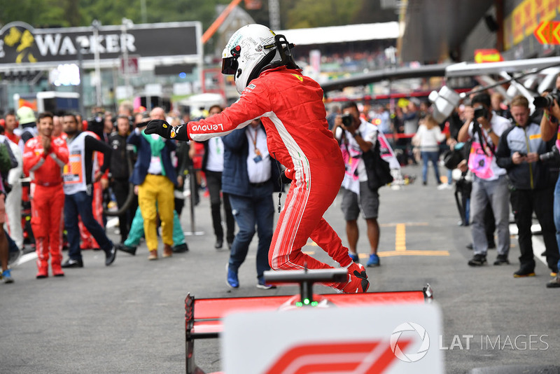 Yarış galibi Sebastian Vettel, Ferrari, parc ferme