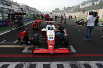 Olli Caldwell, Prema Theodore Racing, in griglia di partenza