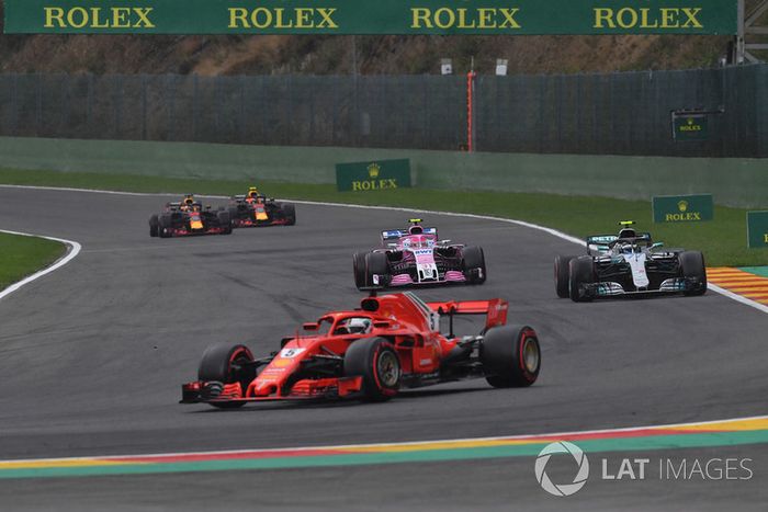 Sebastian Vettel, Ferrari SF71H, Esteban Ocon, Racing Point Force India VJM11 y Valtteri Bottas, Mercedes AMG F1 W09