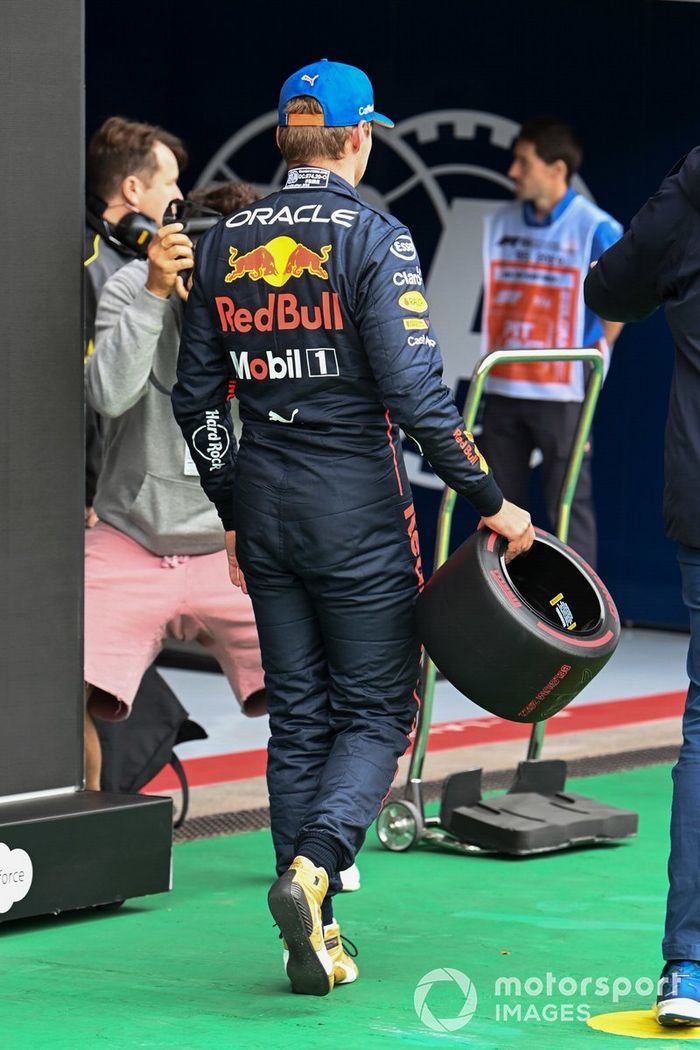 Max Verstappen, Red Bull Racing, con el Pirelli Pole Position Award