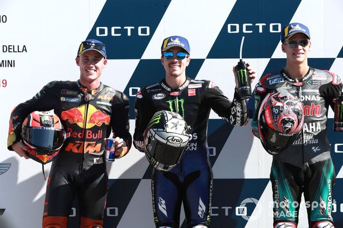 Ganador de la pole Maverick Viñales, Yamaha Factory Racing, segu do Pol Espargaró, Red Bull KTM Factory Racing, y tercero Fabio Quartararo, Petronas Yamaha SRT
