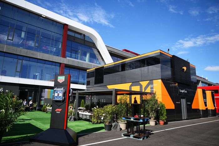 Vista general de la autocaravana McLaren