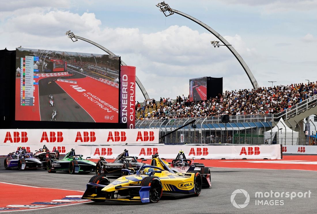 Zane Maloney Lola Yamaha ABT Formula E Team Lola-Yamaha T001 Nyck de Vries de HolandaMahindra Racing Mahindra M11Electro, Jean-Eric Vergne DS Penske DS E-Tense FE25
