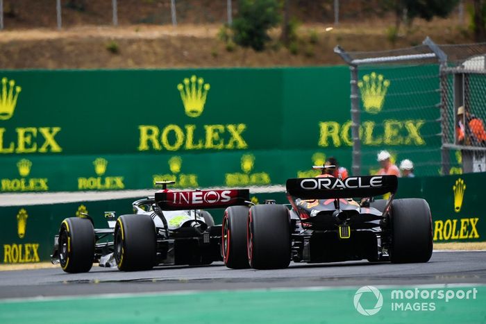 Lewis Hamilton, Mercedes W13, Max Verstappen, Red Bull Racing RB18