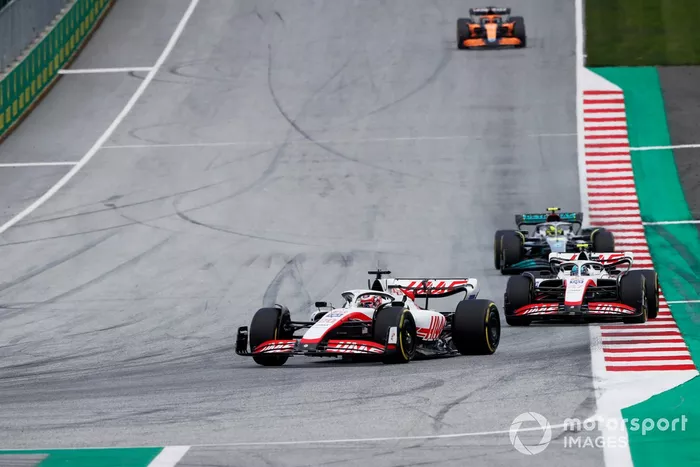 Kevin Magnussen, Haas VF-22, Mick Schumacher, Haas VF-22 