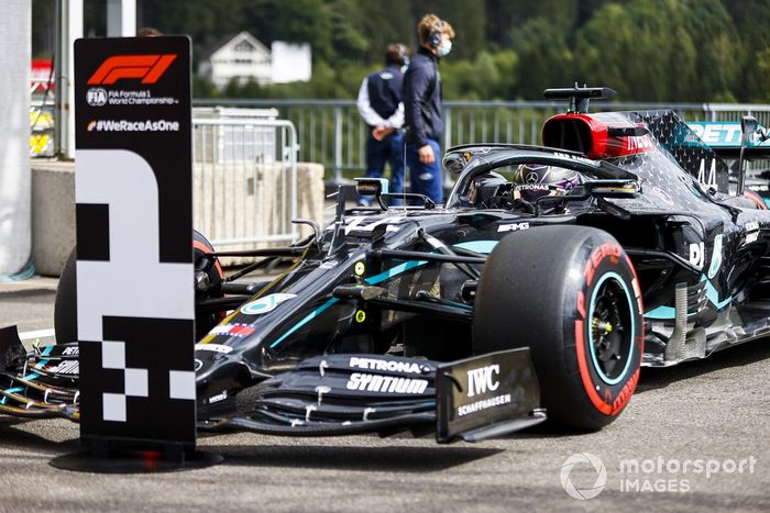 Ganador de la pole Lewis Hamilton, Mercedes F1 W11