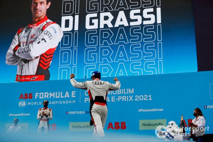 Podio: ganador Lucas Di Grassi, Audi Sport ABT Schaefflere podium