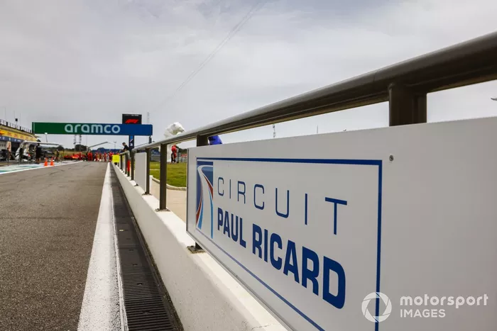 Letrero de Paul Ricard en pit lane