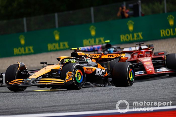 Lando Norris, McLaren MCL38, Charles Leclerc, Ferrari SF-24
