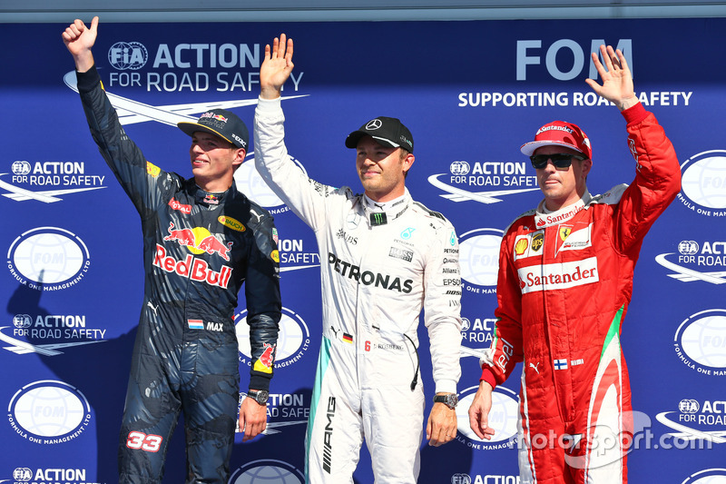 Top-drie van de kwalificatie in parc ferme (L naar R): Max Verstappen, Red Bull Racing, tweede; Nico