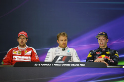 Persconferentie: winnaar Nico Rosberg, Mercedes AMG F1 Team, tweede Sebastian Vettel, Ferrari, derde