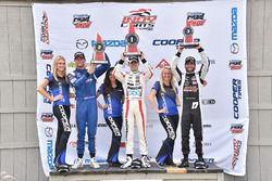Podio: ganador de la carrera Santiago Urrutia, Schmidt Peterson Motorsports, Dean Stoneman, Andretti