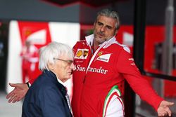 Bernie Ecclestone con Maurizio Arrivabene, Ferrari Director del equipo