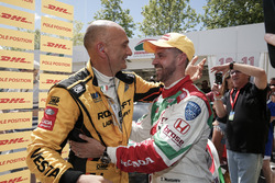Gabriele Tarquini, LADA Sport Rosneft, Lada Vesta etTiago Monteiro, Honda Racing Team JAS, Honda Civic WTCC