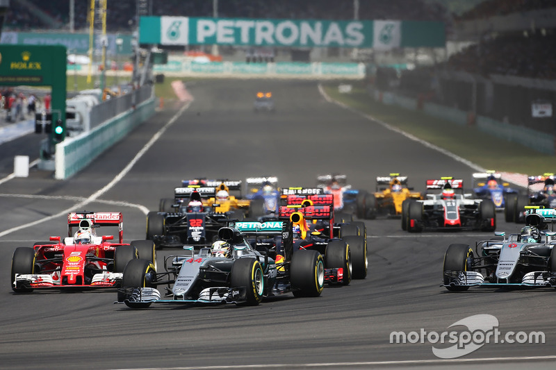 Lewis Hamilton, Mercedes AMG F1 W07 Hybrid leads at the start of the race