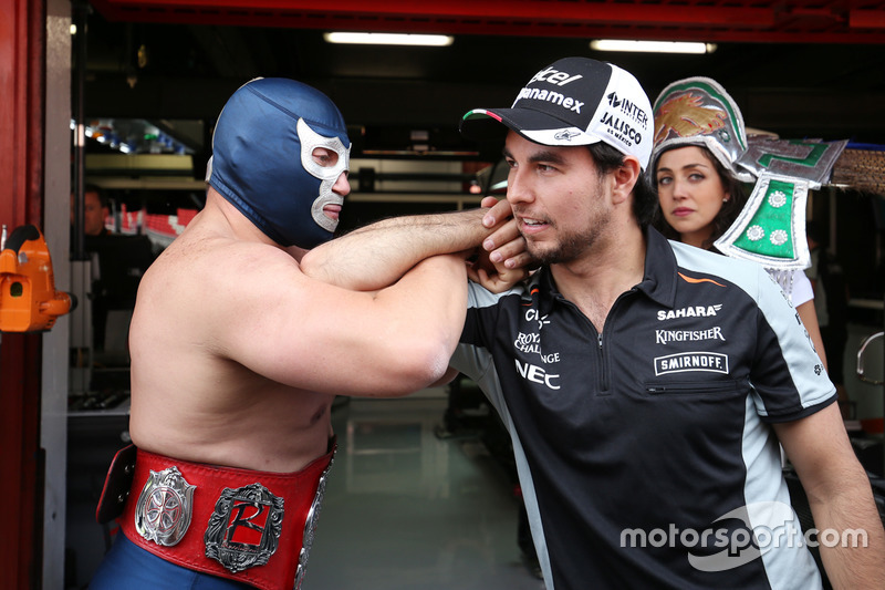 Sergio Perez, Sahara Force India F1 con Blue Demon Jr., Luchador e Wrestler