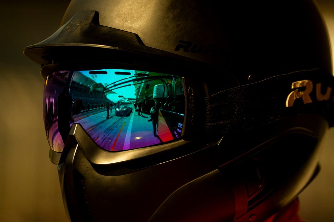 Odbicie kasku mechanika