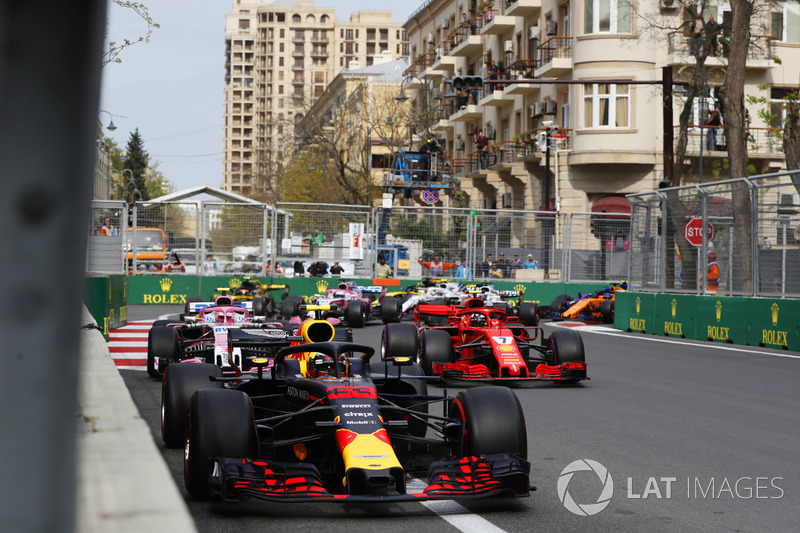 Max Verstappen, Red Bull Racing RB14 Tag Heuer, leads Kimi Raikkonen, Ferrari SF71H, Esteban Ocon, Force India VJM11 Mercedes, Carlos Sainz Jr., Renault Sport F1 Team R.S. 18, Sergio Perez, Force India VJM11 Mercedes, and the remainder of the field at the start