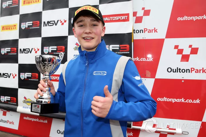 Podium: derde plaats Billy Monger, Carlin