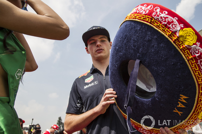 Max Verstappen, Red Bull Racing and sombrero hat on the drivers parade