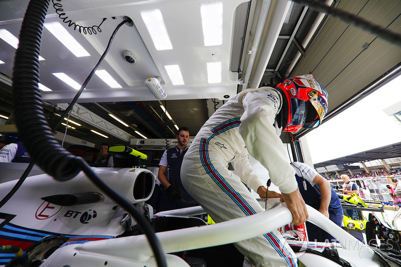 Robert Kubica, Williams FW41, si cala nell'abitacolo della sua monoposto